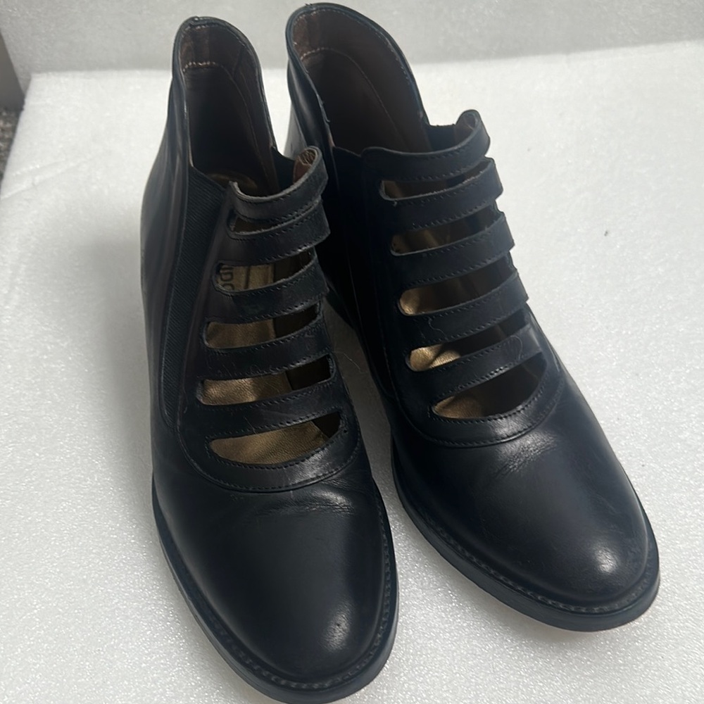 Glraudon Black Strappy Leather Ankle Boots size 38 Victorian, retro, Grange